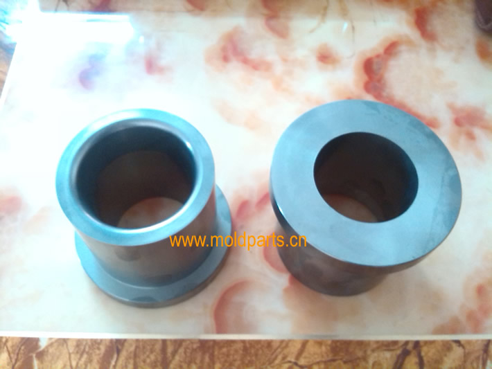 東莞大翔模具配件有限公司專業(yè)生產(chǎn)壓鑄模澆口套，壓鑄模澆口套的材質(zhì)、熱處理、硬度、標(biāo)準(zhǔn)、型號(hào)等詳情說明和介紹，您可以通過本頁(yè)面下單留言或者發(fā)送詢/報(bào)價(jià)